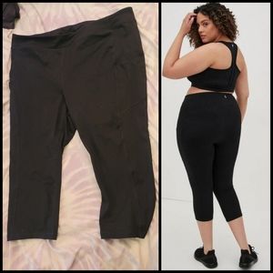 Bombshell Capri Legging - Performance Core Black
